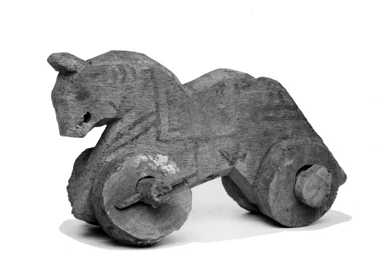 Antiikaegne hobust kujutav mänguasi