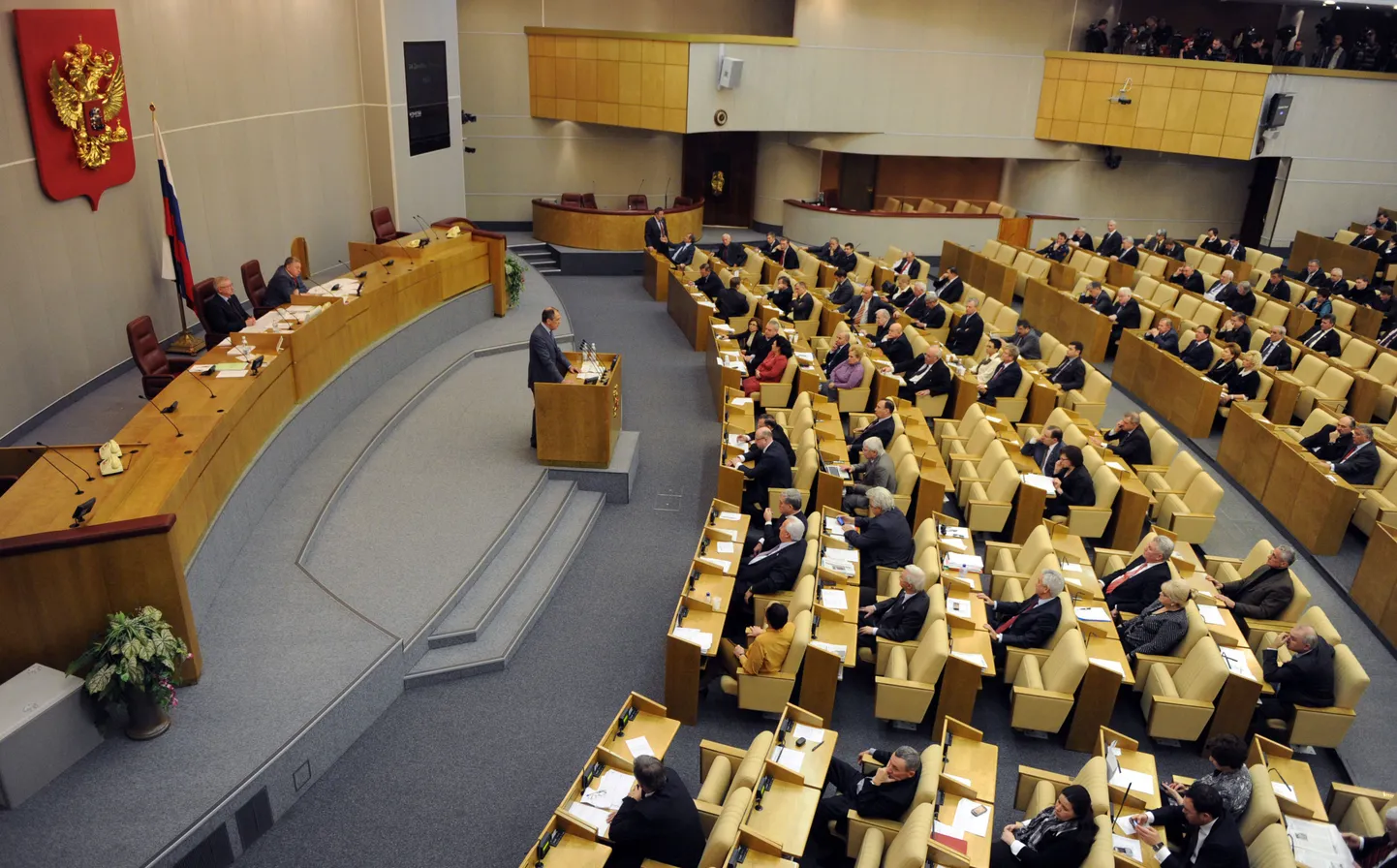 Vene välisminister Sergei Lavrov Riigiduumale enne START-leppe esimest lugemist kõnet pidamas.