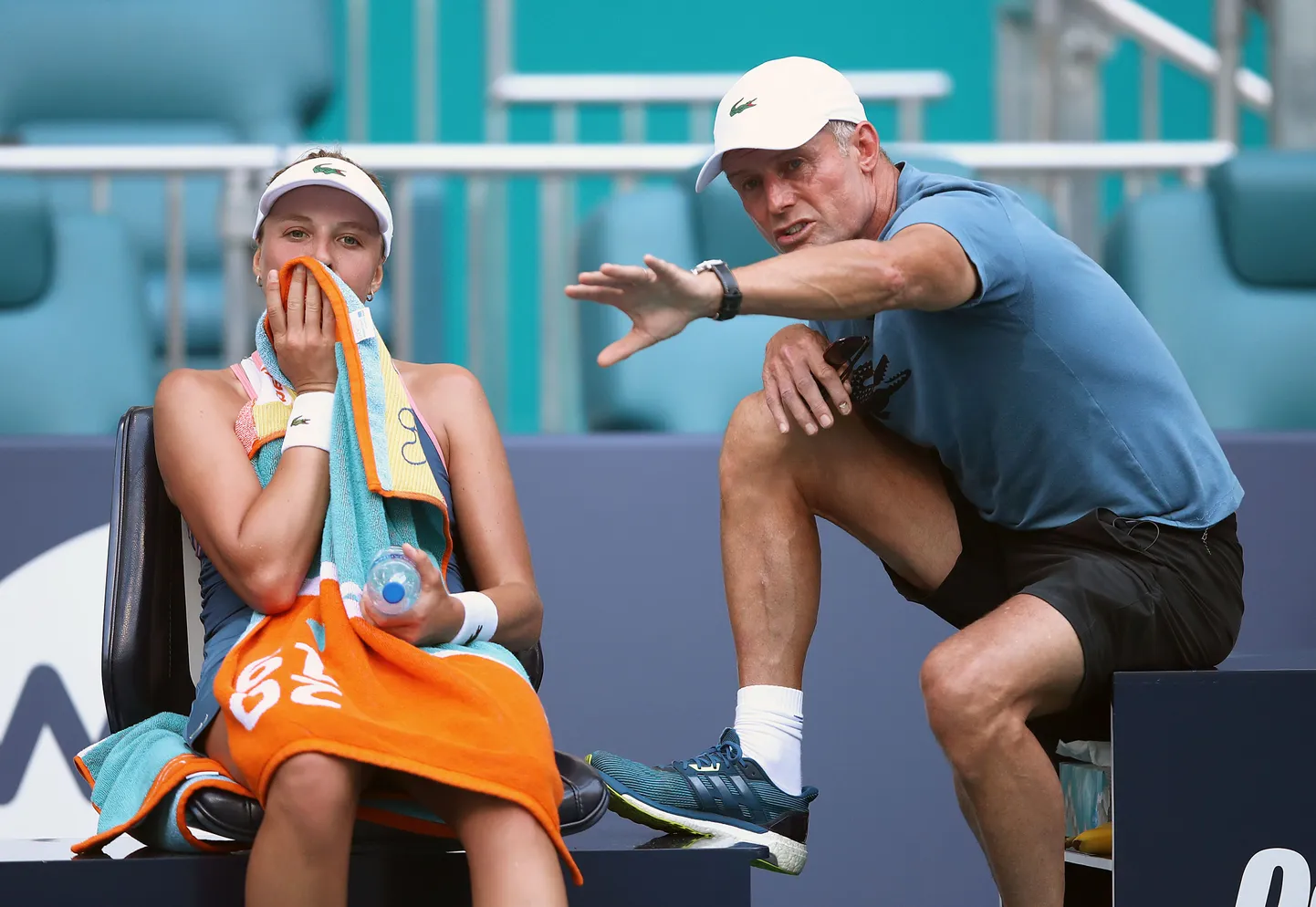 Nigel Sears jagab õpetussõnu, Anett Kontaveit kuulab. Raske oli, aga üheskoos saadi hiilgavalt hakkama.