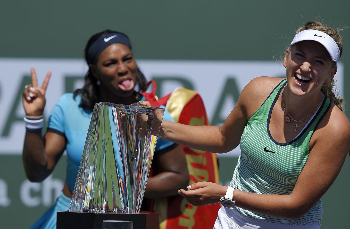Hiljuti emaks saanud Serena Williams ja oma lapse hooldusõiguse eest kohtus võitlev Viktoria Azarenka jäävad Austraalia lahtistest meistrivõistlustest eemale.
