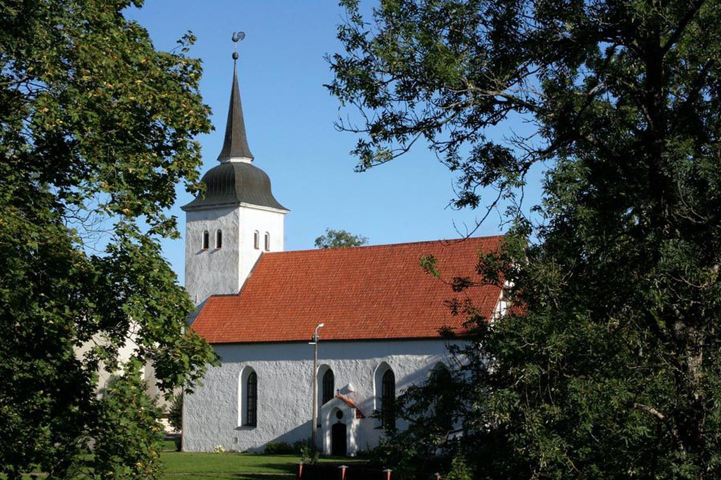 Reedel, 30. augustil kell 15 algab Viljandi Jaani kirikus kooliaasta algusele pühendatud kontsertmõtisklus.