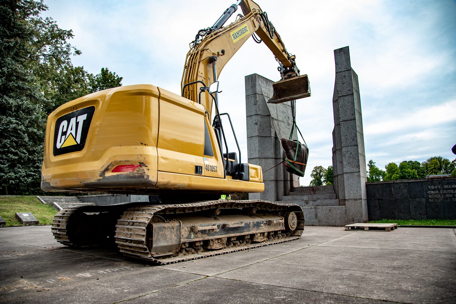 The Estonian parliament at a sitting on Wednesday passed amendments to the Building Code that create a basis for the removal of Soviet-era monuments.