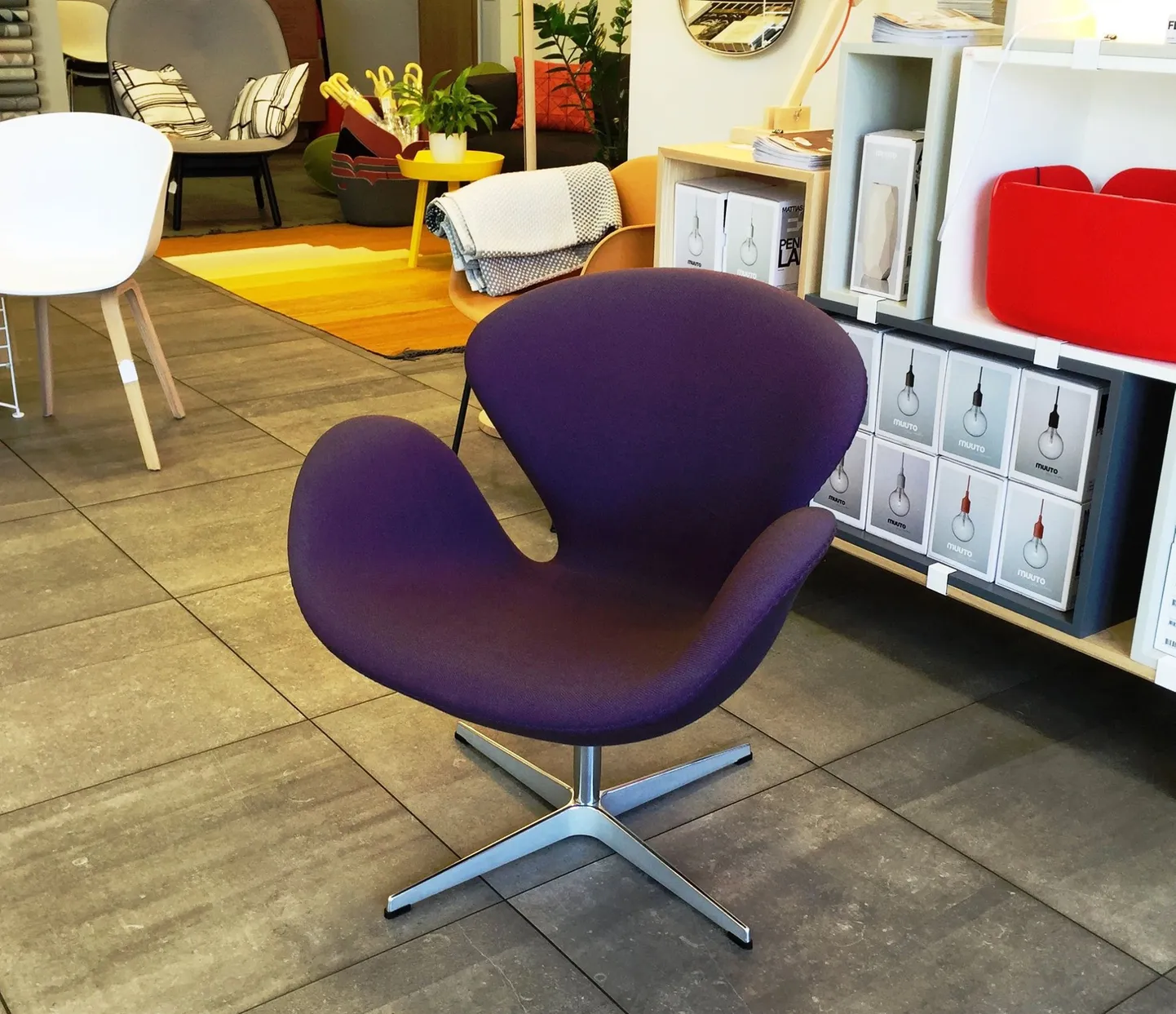 tugitool / armchair «Swan»
disainer / designer Arne Jacobsen