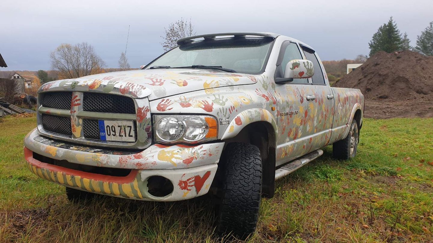 Margus Ruusmaa Dodge Ram kastiga maastur asus täna varahommikul Ukraina poole teele.