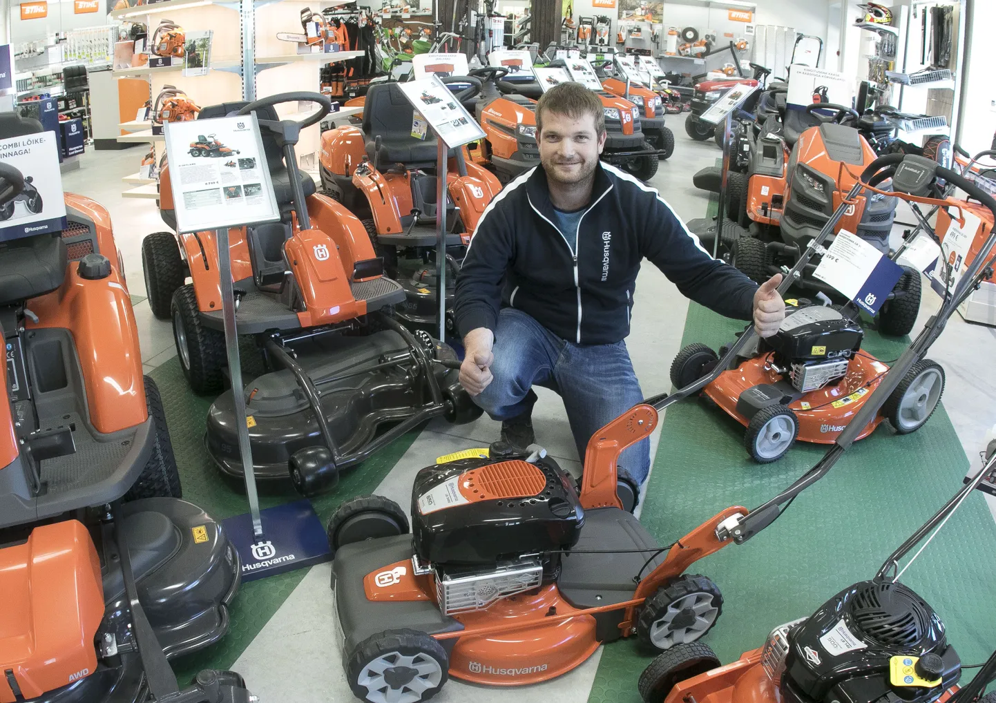 Muruniidukeid müüva Mehka Tallinna kaupluse juhataja Paap Raidi sõnul ostetakse enim Husqvarna muudetava kiirusega veoga muruniidukeid. Üha populaarsemaks muutuvad ka robotmuruniidukid.