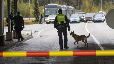 Soomel on probleem kagupiirile saabuvate jalgratastel varjupaigataotlejatega