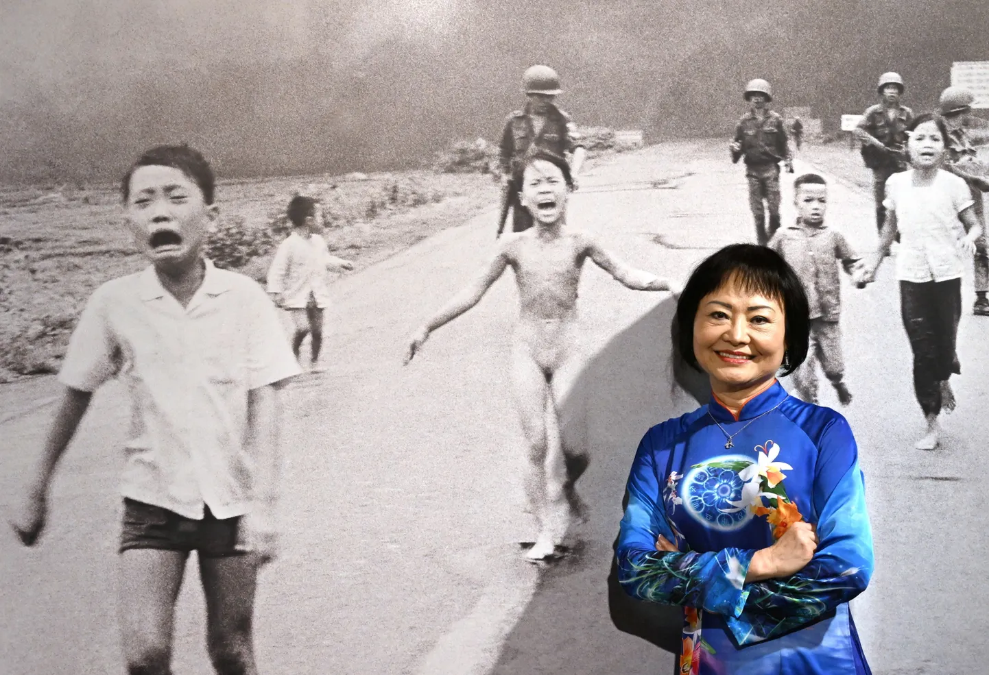 Kim Phuc Phan Thi poseerimas kuulsa foto ees.