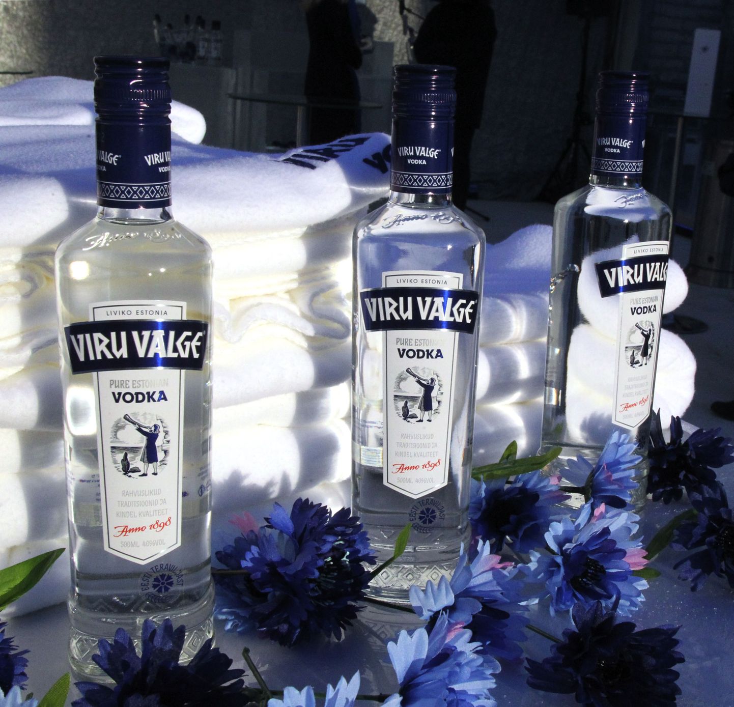 Soome politsei kahtlustab, et Venemaal müüakse «Viru Valge» sildiga viinapudeleid, mis tegelikult sisaldavad solkalkoholi.