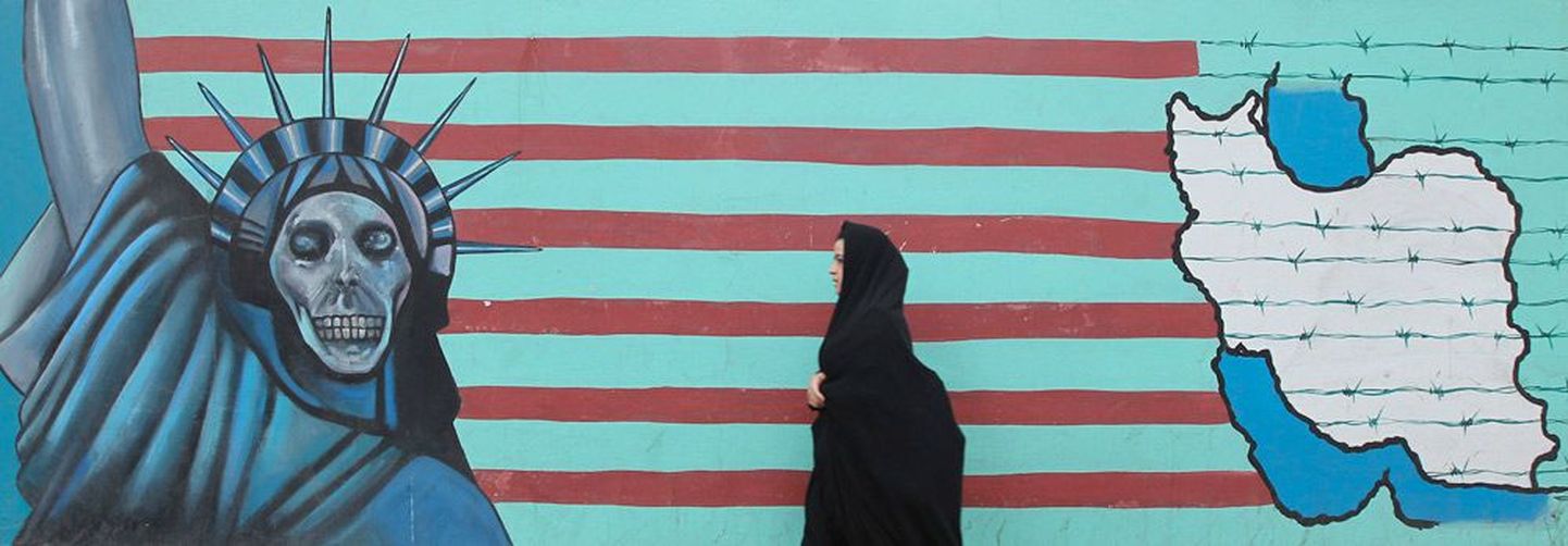 Grafiti USA endise saatkonna seinal Teheranis näitab, mida iraanlased USAst ja tema reaktsioonidest nende tuumaprogrammile arvavad.