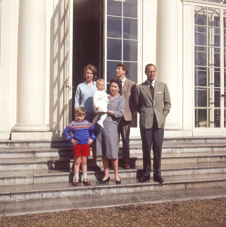 Elizabeth II, prints Philip ja nende lapsed 1965. aastal