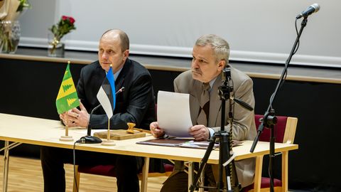 OTSEÜLEKANNE ⟩ Saardes hakatakse umbusaldama volikogu esimeest