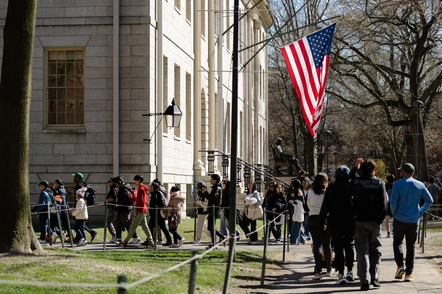 17. aprillil 2025 blokeeris Trump Harvardi 2,2 miljardi dollari suurusi toetusi.
