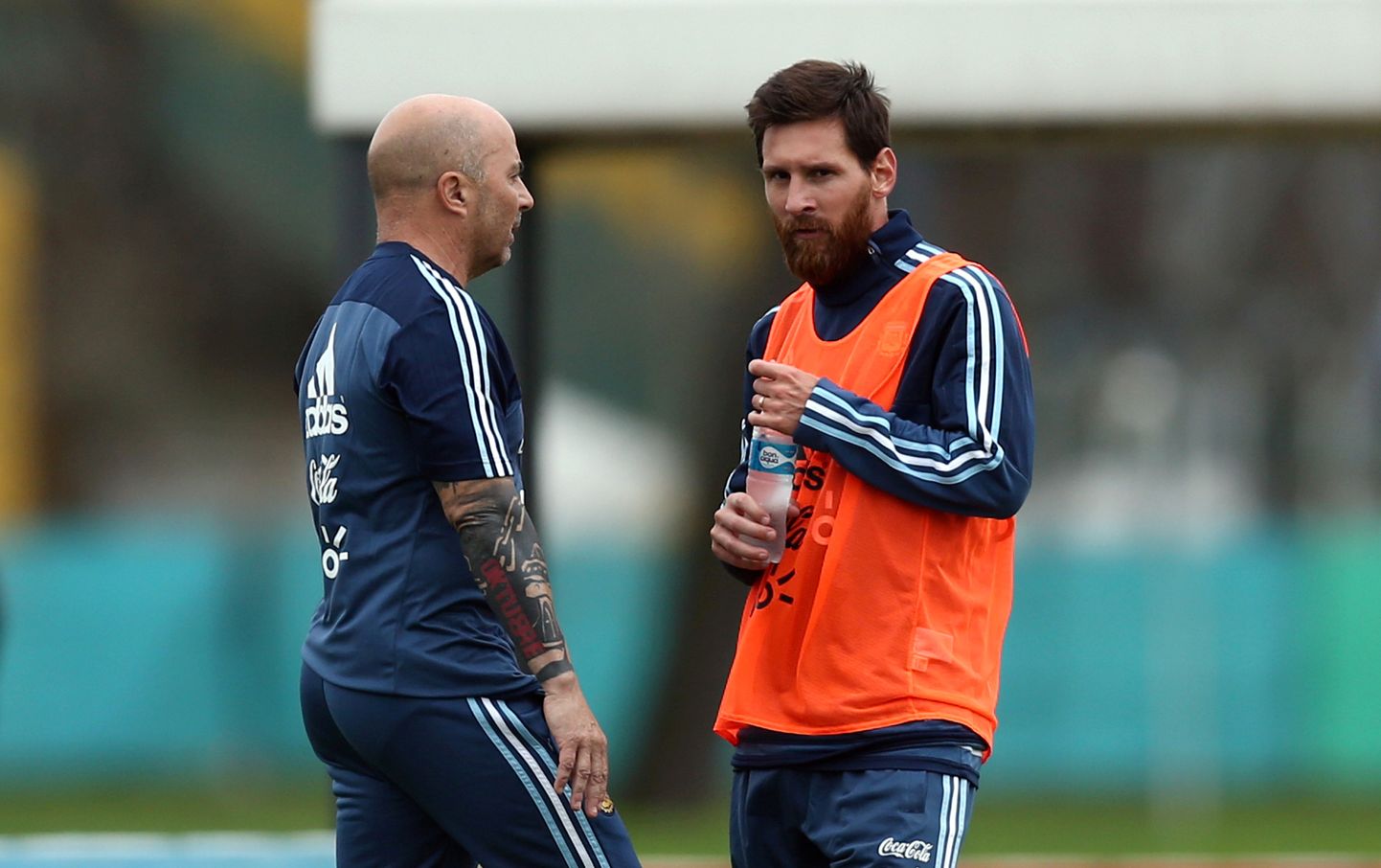 Argentiina peatreener Jorge Sampaoli toetab täielikult Lionel Messit, kuid mitmed Argentiina mängijad on pöördunud duo vastu.