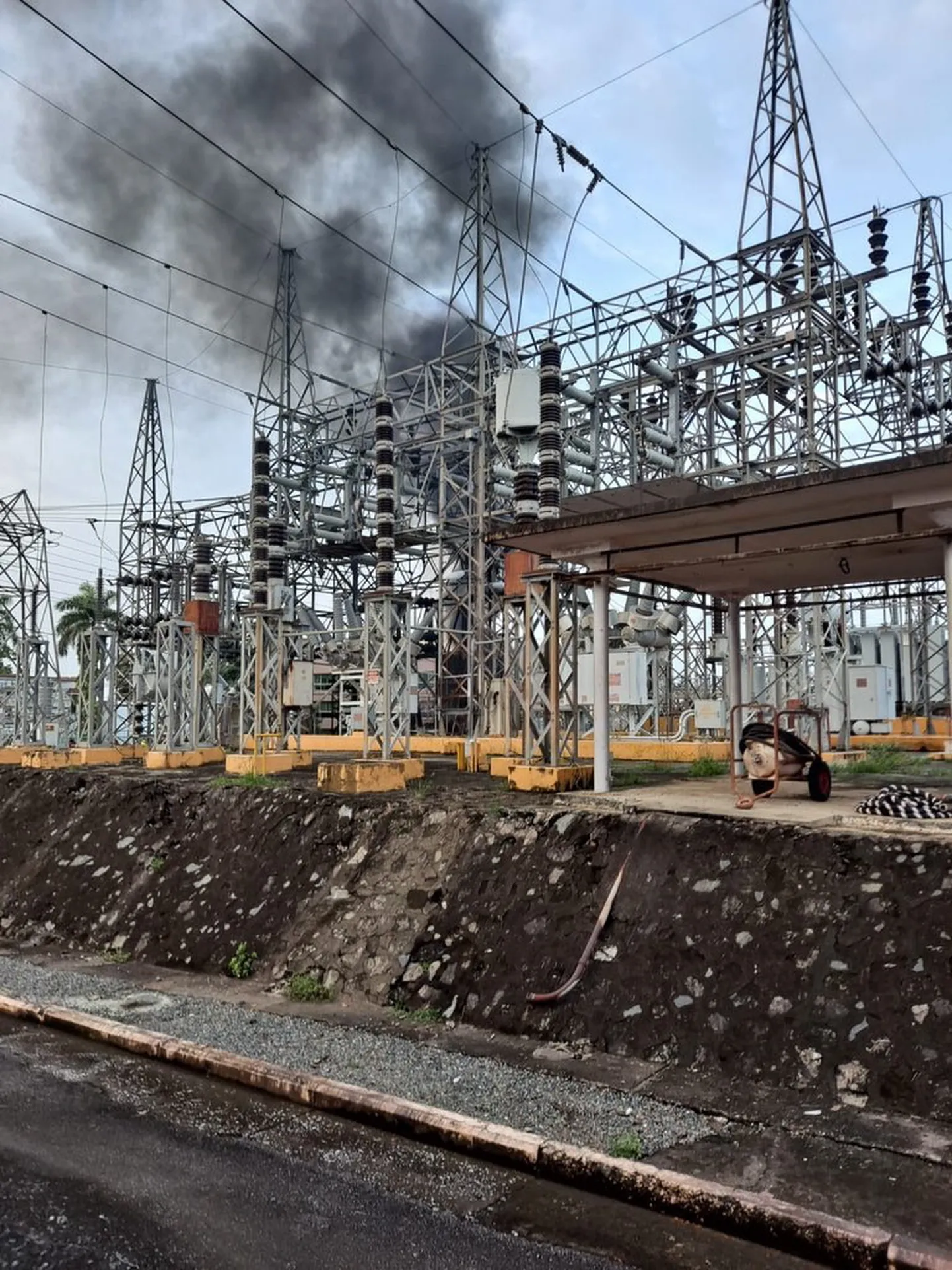 Monacillose elektrijaam.