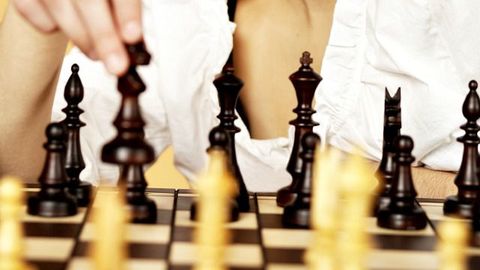 12-летнюю девочку сняли с чемпионата по шахматам за «соблазнительное» платье