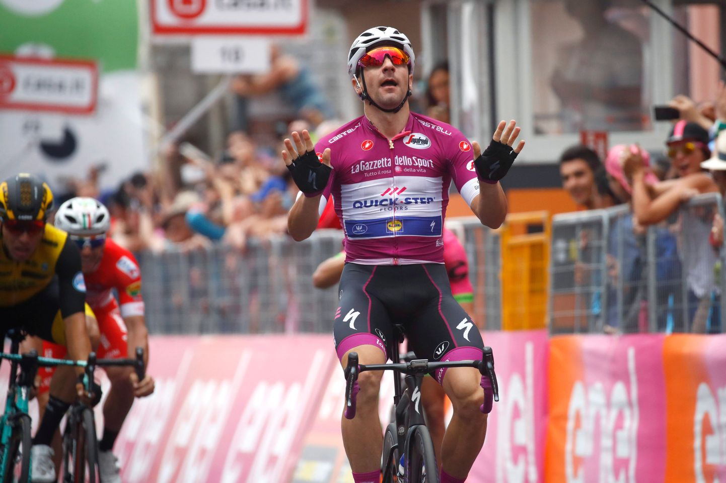 Elia Viviani võitis Girol juba kolmanda etapi.