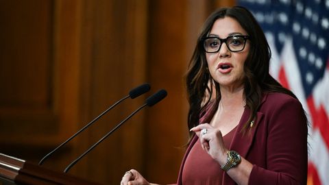 Pēc vairākiem skandāliem no amata atkāpjas ASV darba ministre