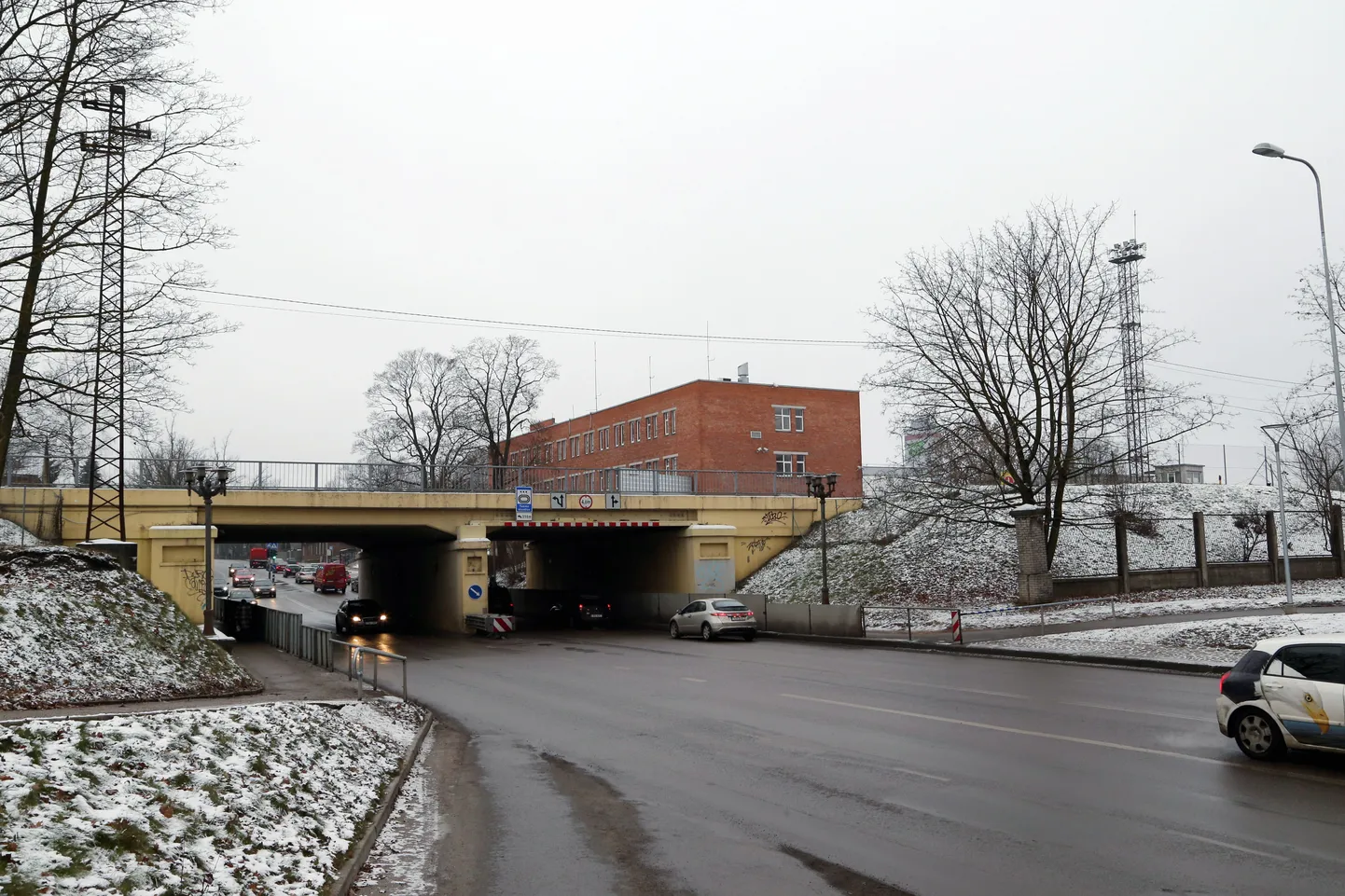 Riia tänava raudteeviadukti kõrvale tulevad tunnel ja sild.