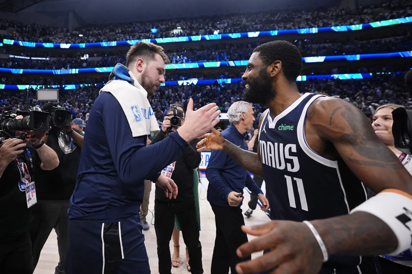 Luka Dončić (vasakul) ja Kyrie Irving (paremal).