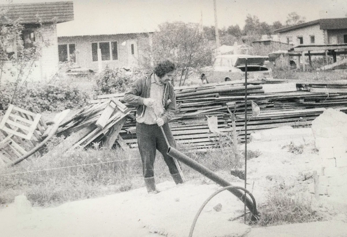 Ehitustöödega tehti omaaegse aianduskooperatiivi maadel algust 1976–77. “Tööd oli muidugi palju,” meenutab Sveta.