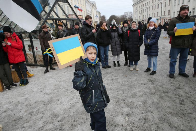Eilne meeleavaldus Tartu Raekoja platsil Venemaa rünnaku ohvriks langenud vaba Ukraina toetuseks.
 