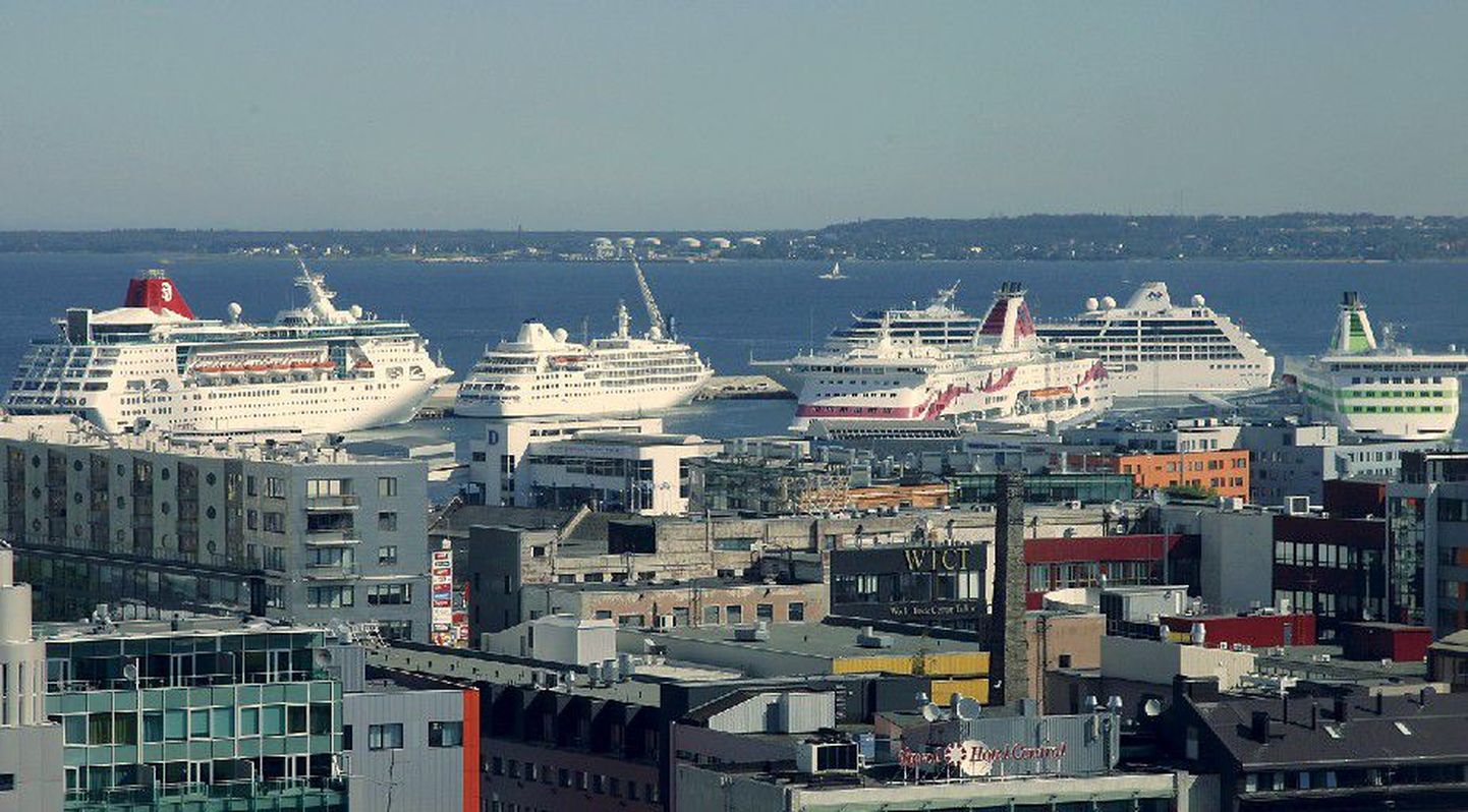 Вид на таллиннский порт.
