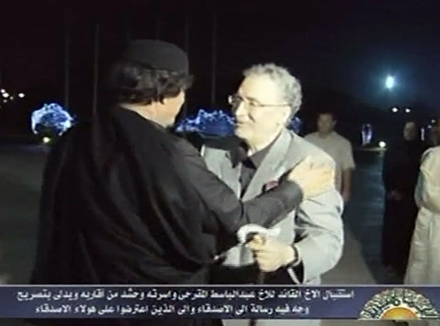 Telekaader Megrahi (paremal) kohtumisest Muammar al-Gaddafiga.