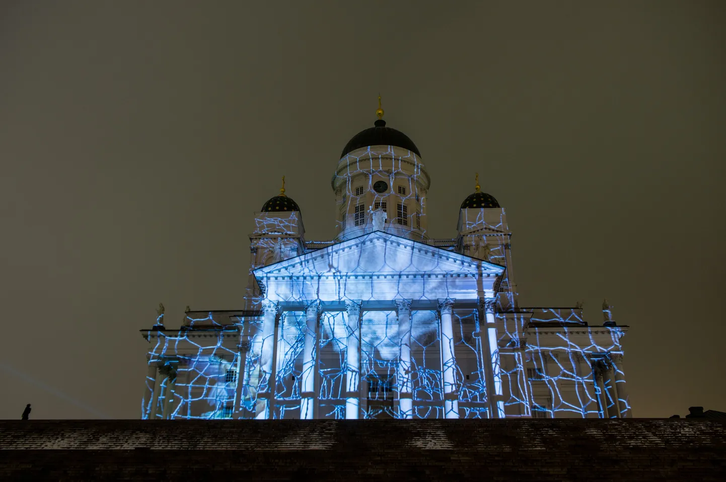 Nii näeb välja Helsingi toomkirik valgusfestivali ajal.