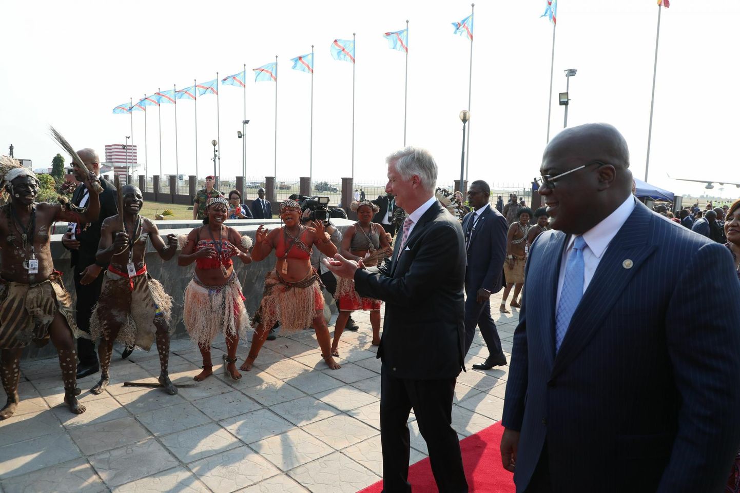 Belgia kuningas Philippe ja Kongo Demokraatliku Vabariigi president Félix Tshiseked eile Kinshasa lennujaamas.

 