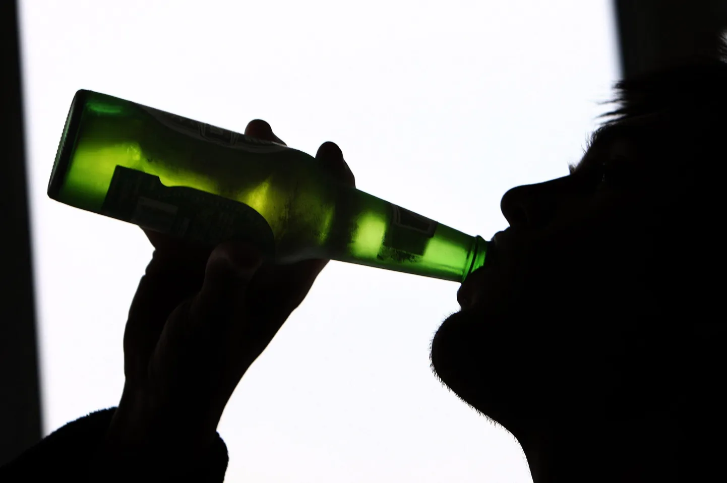 Mees avastas end liigse alkoholi pruukimise tõttu ette võetud seikluse järel kohtupingist.
