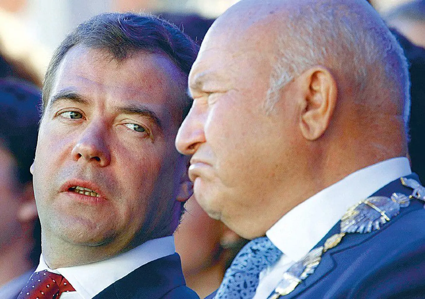 Юрия Лужкова (справа), 18 лет занимавшего пост мэра Москвы, президент Дмитрий Медведев со дня освободил от занимаемой должности.