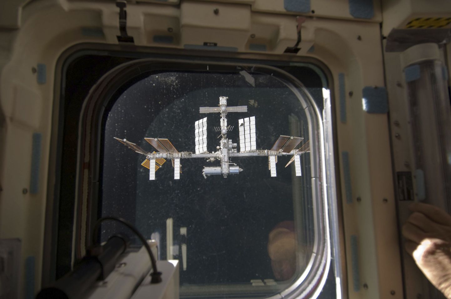 Rahvusvaheline kosmosejaam Endeavour süstikult vaadatuna