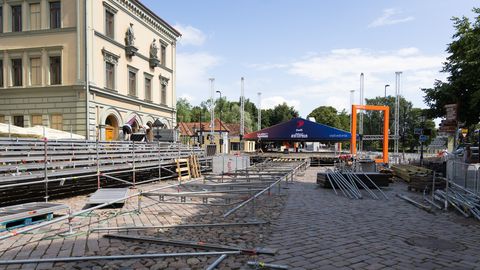 Raekoja platsil algas Rally Estonia tribüüni ehitus
