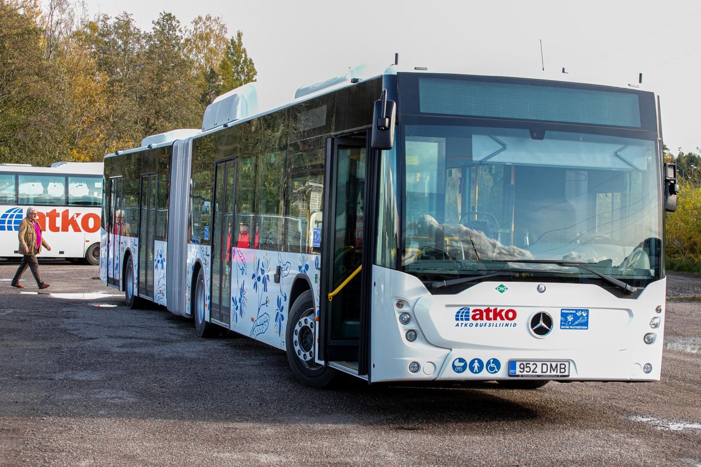 Kuigi kõik uued Atko bussid pidid liinile minema 1. oktoobrist, sõidab praegu viiest moodsast lõõtsbussist üks ja teine on selleks valmis lähipäevil.