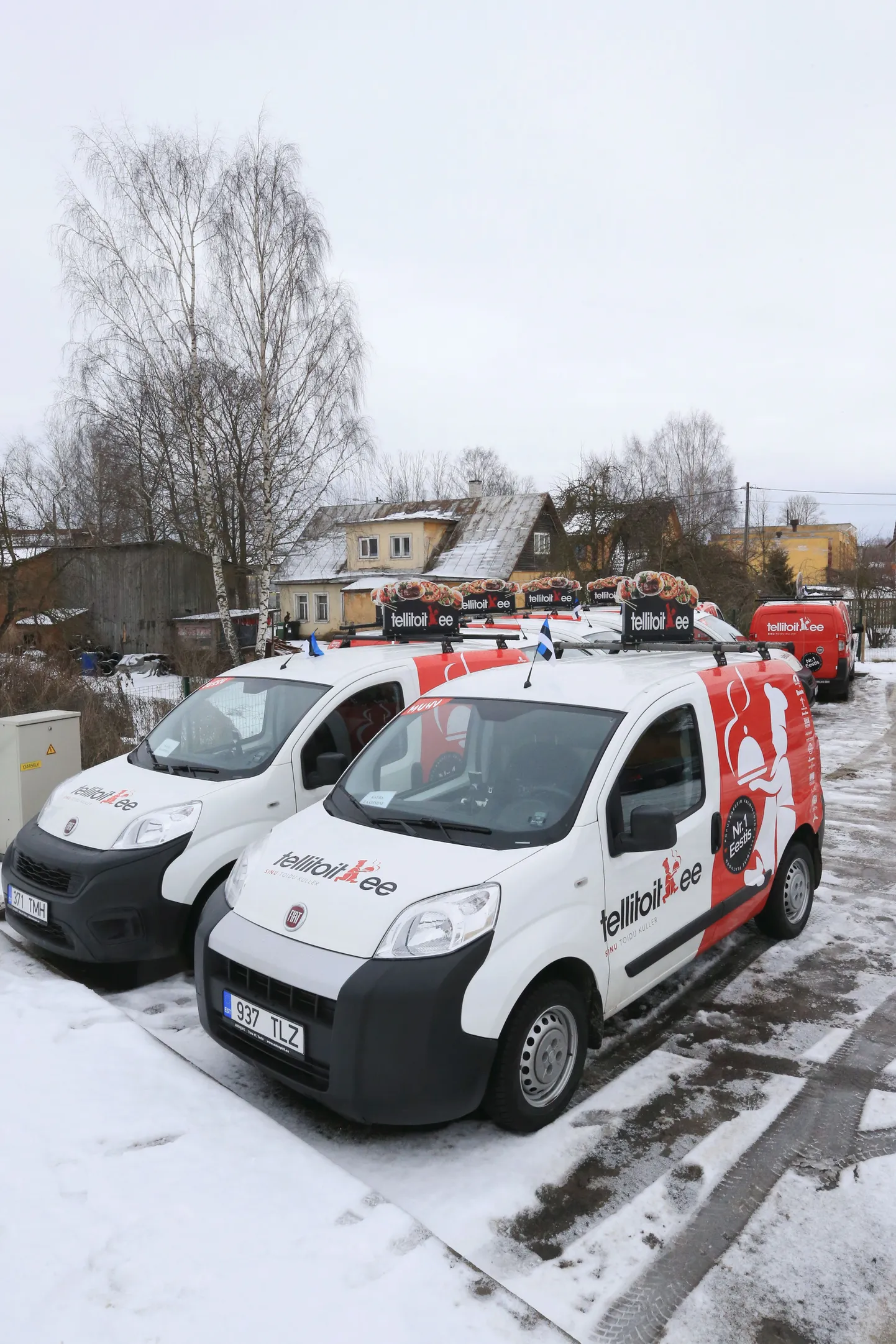 Toitlustajate omavolilise hindade tõstmise tõttu pole OÜ Telli Toit kullerautodel peagi kolme Tartu toiduasutuse juurde enam asja, sest ettevõtted ütlesid kullerfirmale lepingud üles.