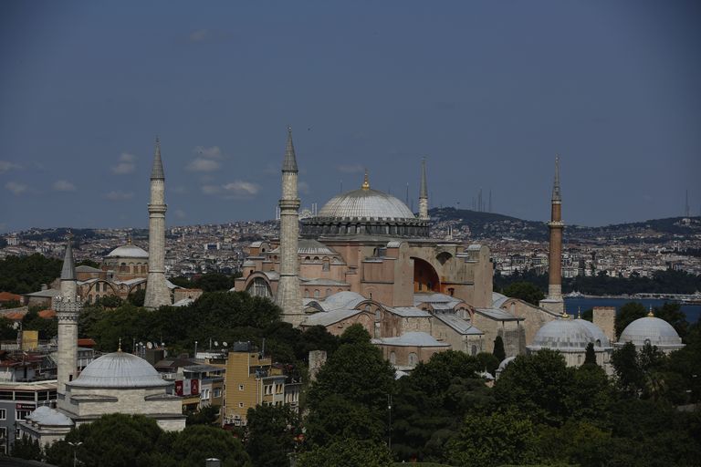 6. sajandist pärit Hagia Sophia, üks Istanbuli suuremaid turismiatraktsioone, on muutunud kuumaks debatiteemaks.