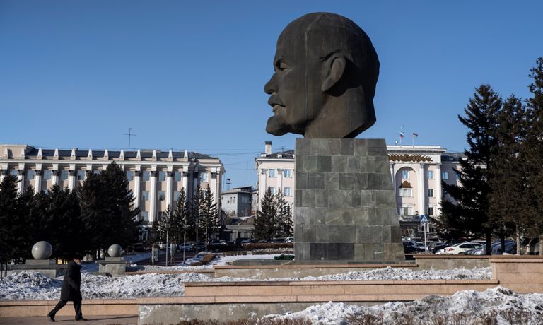 Памятник Ленину га главной площади Улан-Удэ в 2021 году.