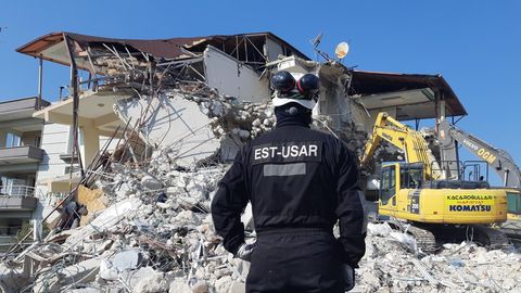 По меньшей мере один человек погиб, около 70 ранены в результате нового землетрясения в Турции