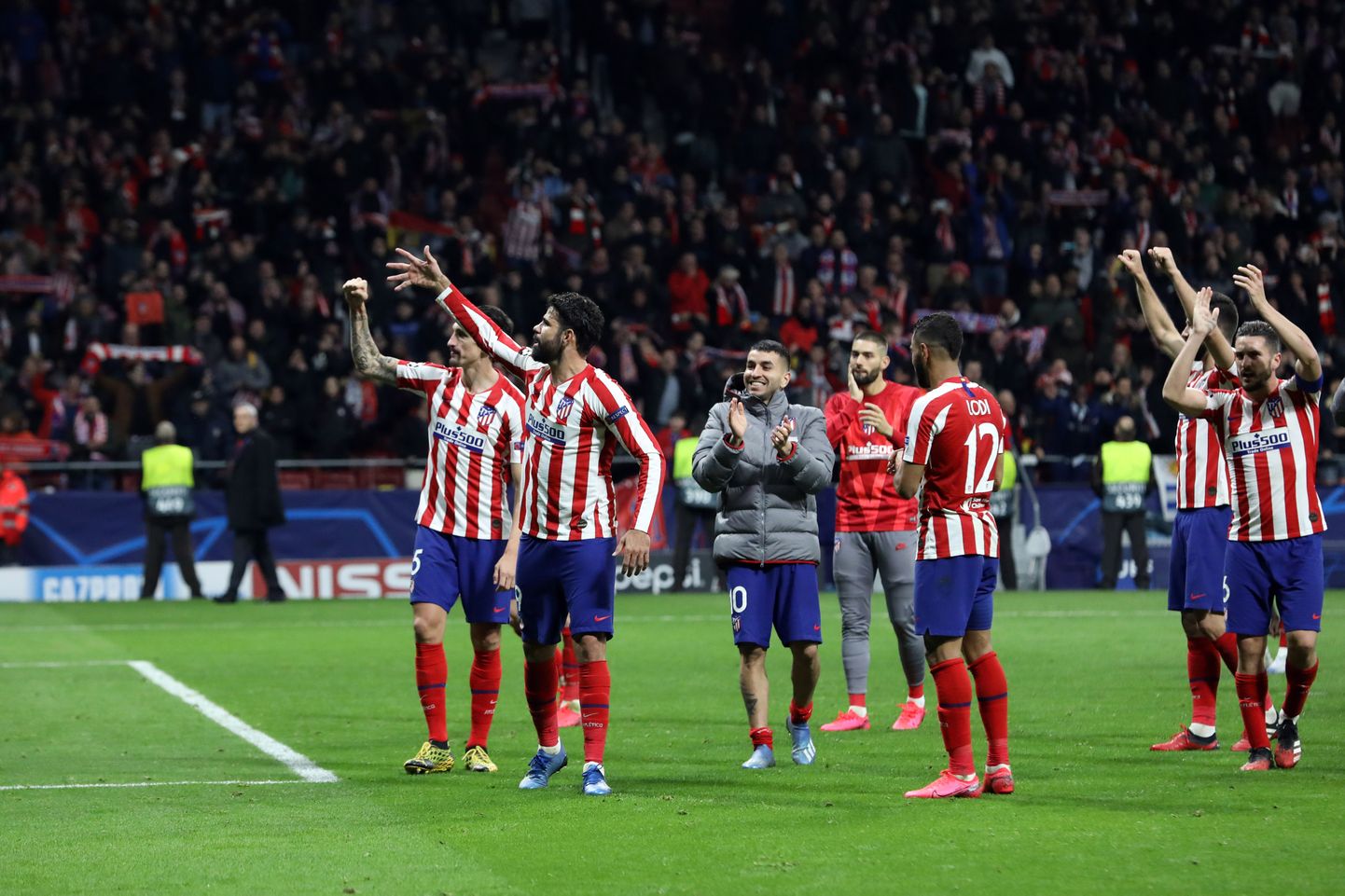 Madridi Atletico pärast kohtumist fänne tänamas. Pilt on illustratiivne.