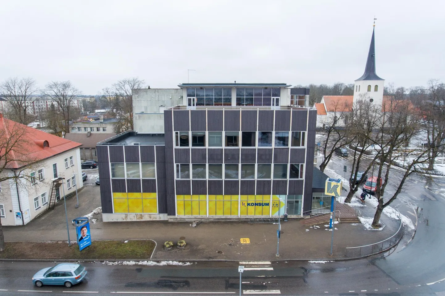 Keskväljak 15