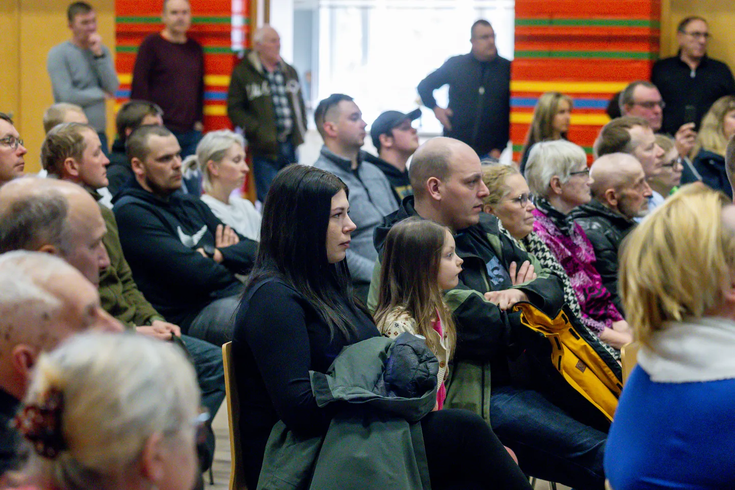 Eelvaliku käigus sõelale jäänud kaitsetööstuspargi asukoha tutvustamine tõi Tõstamaa rahvamaja suurde saali ligemale 150 huvilist nii naabruskonnast kui kaugemaltki.