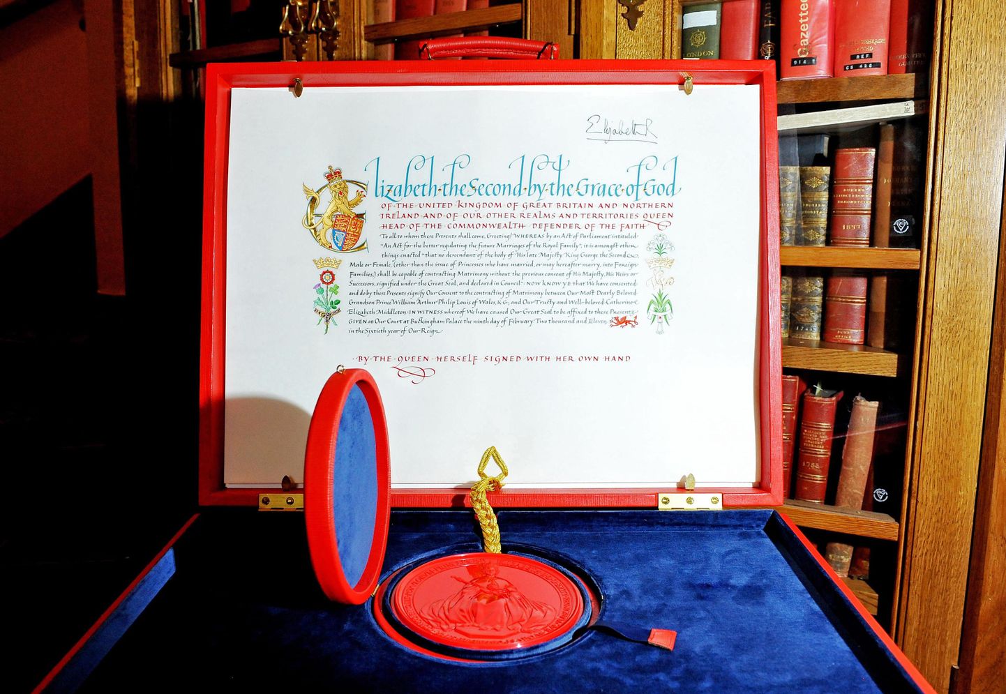 Elizabeth II allkirjaga ametlik luba prints Williami ja Kate Middletoni abiellumiseks