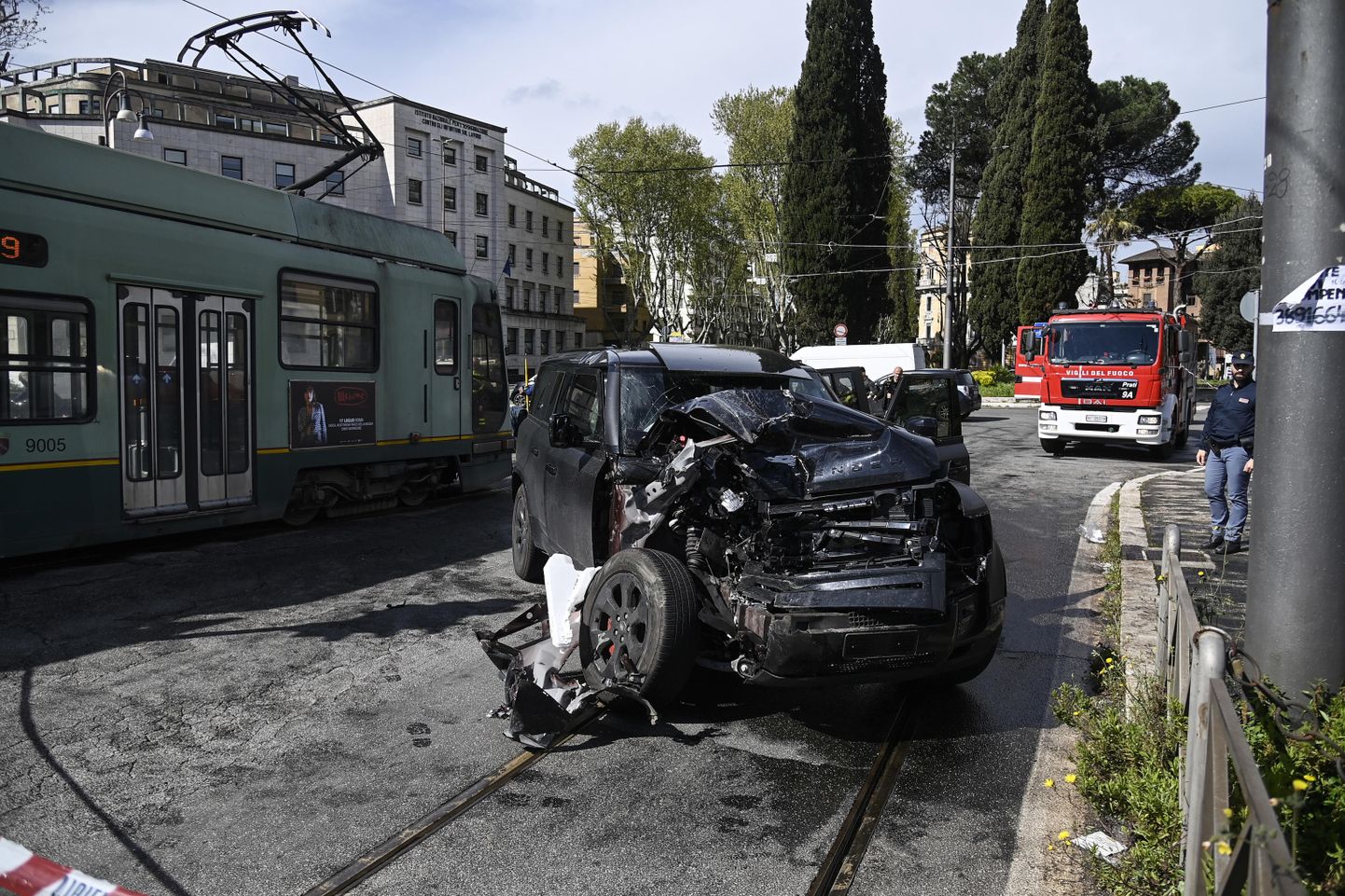 Автомобиль Чиро Иммобиле, Land Rover Defender, сильно пострадал.