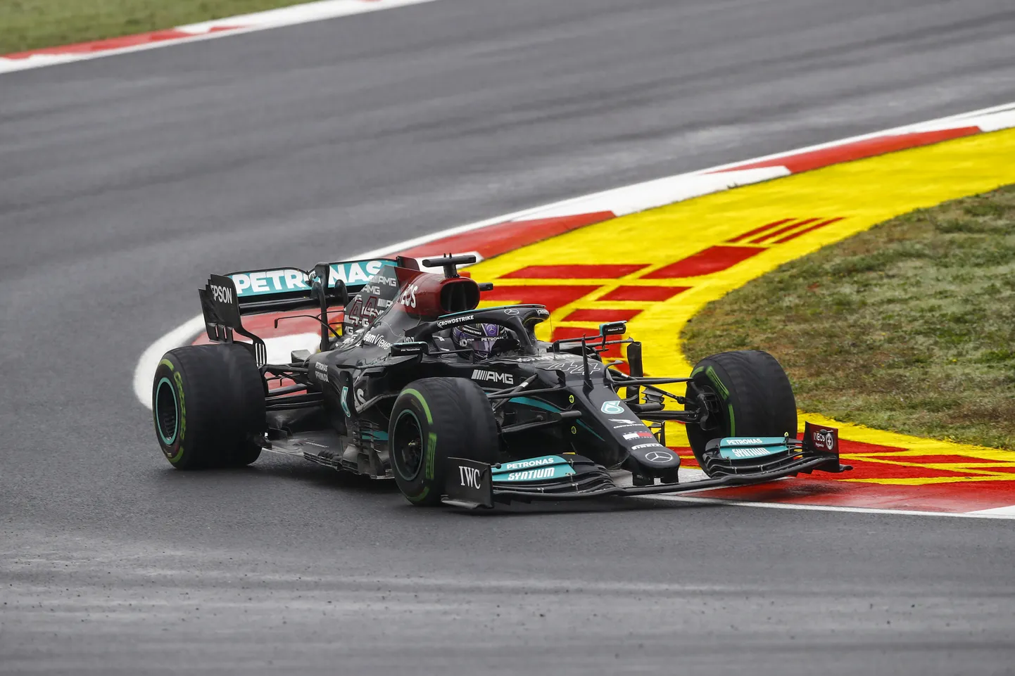 Mercedese praeguseks nimisponoriks on Petronas, kuid mõningate juttude puhul võib 2023. aastal nende asemele tulla hoopis Saudi Araabia riigile kuuluv naftafirma Aramco.