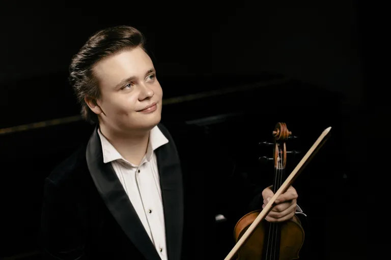 Vijolnieks Daniils Bulajevs.