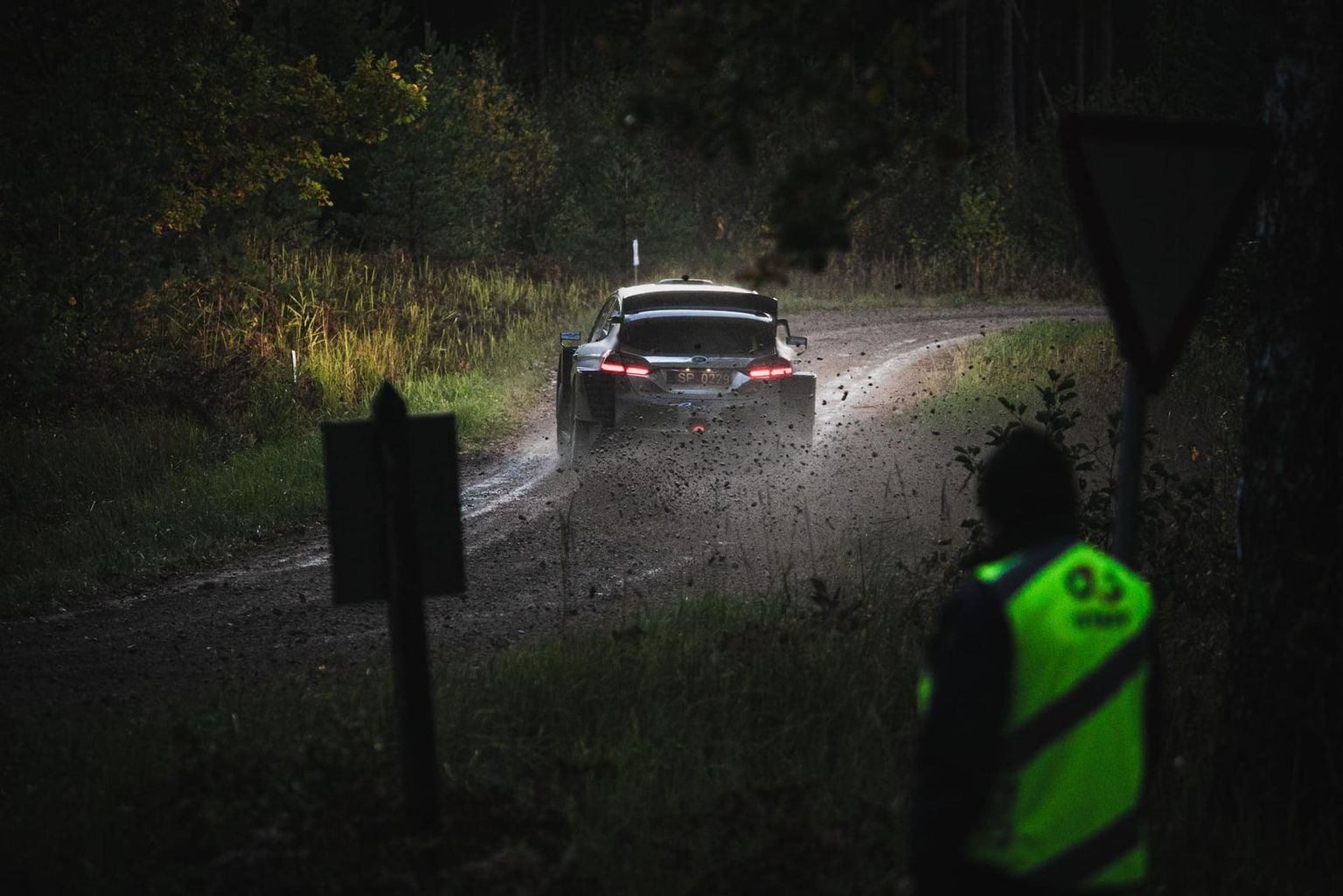 Georg Gross ja Raigo Mõlder näitasid tänavusel Saaremaa rallil hoolimata nende Ford Fiesta WRC jukerdanud käigukastist konkurentidele jälle auto tagatulesid.