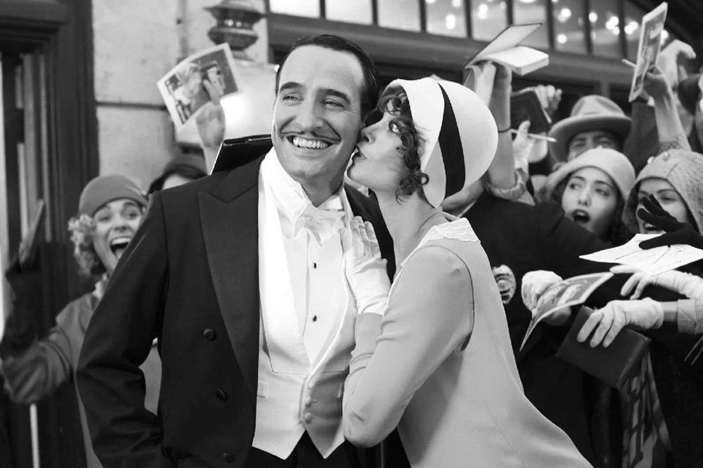 Moodne tummfilm: George Valentin (Jean Dujardin) ja Peppy Miller (Bérénice Bejo) aktsioonis.