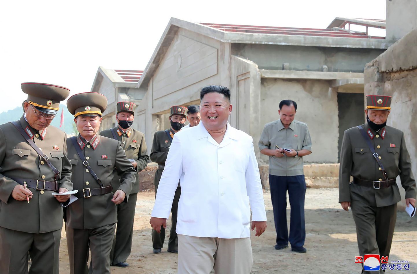 Kim Jong-un külastas Pyongyangi lähedale Hwangjusse rajatavat kanafarmi