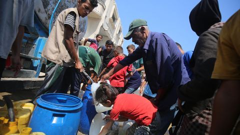 VIDEO ⟩ Iisraeli armee pani Gazas relvad korraks maha, toidupakke loobitakse ka õhust