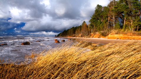 Vasarīgais laiks drīz beigsies: sinoptiķu prognoze nedēļas otrajai pusei
